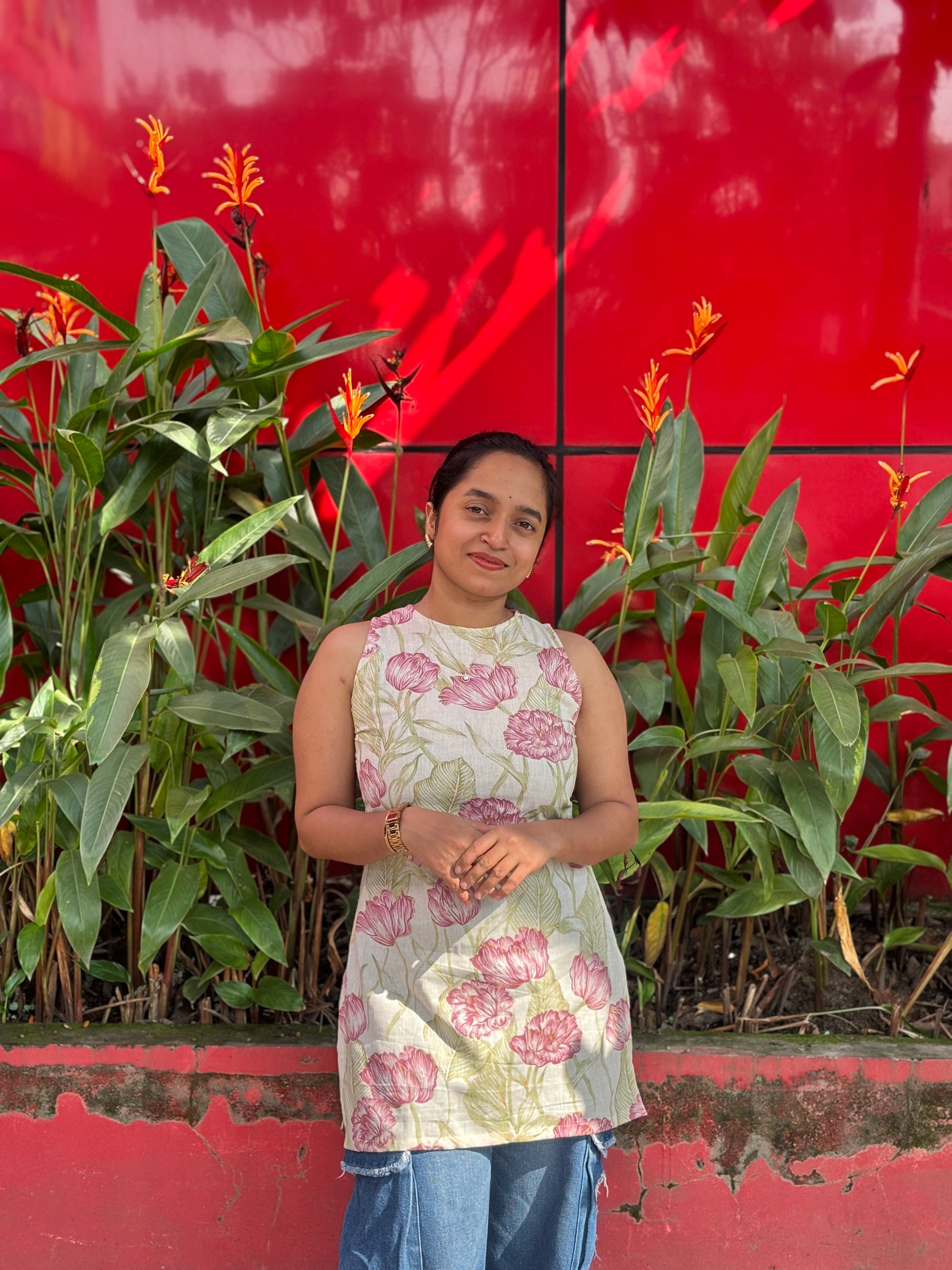 Padmika - Closed neck Sleeveless Kurti